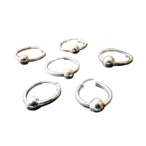 Aretes tipo argolla con cuenta de bolita